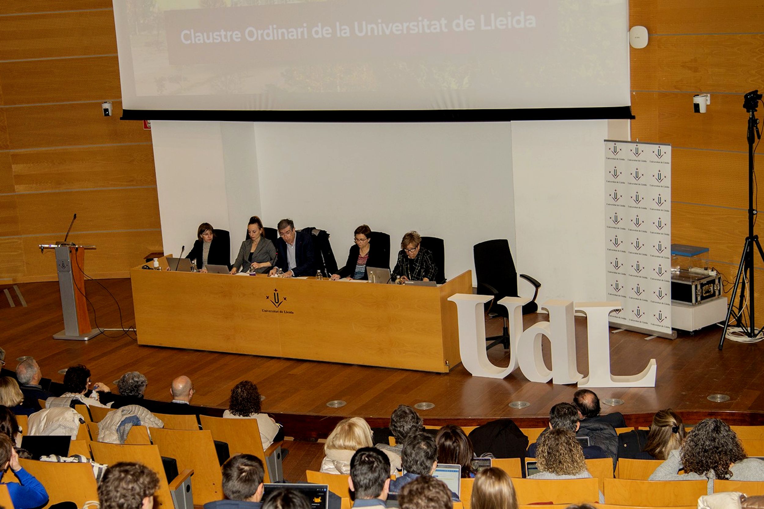 Una imatge del claustre de la UdL corresponent al mes de desembre