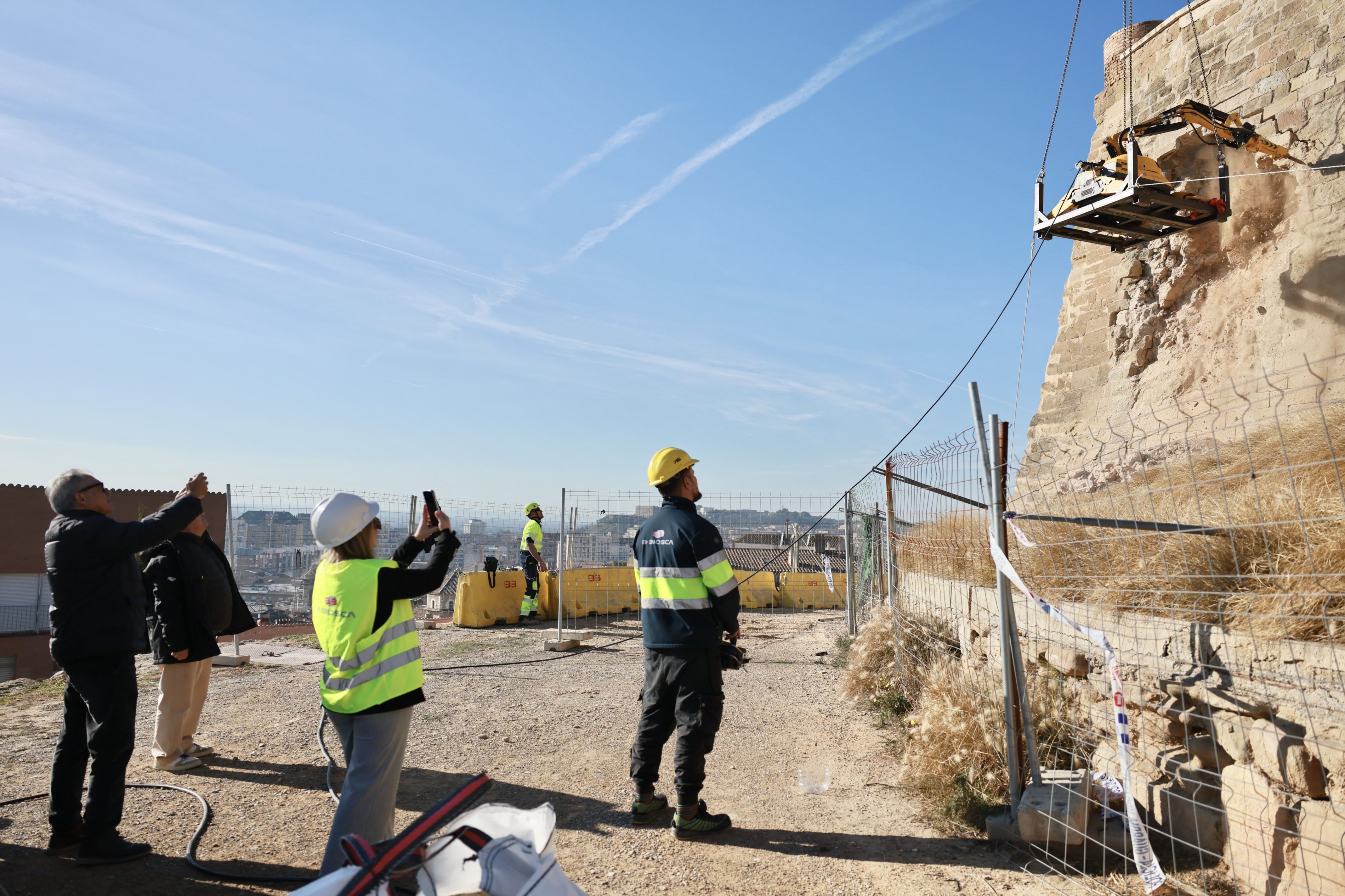 Imatge dels treballs de restauració de la muralla