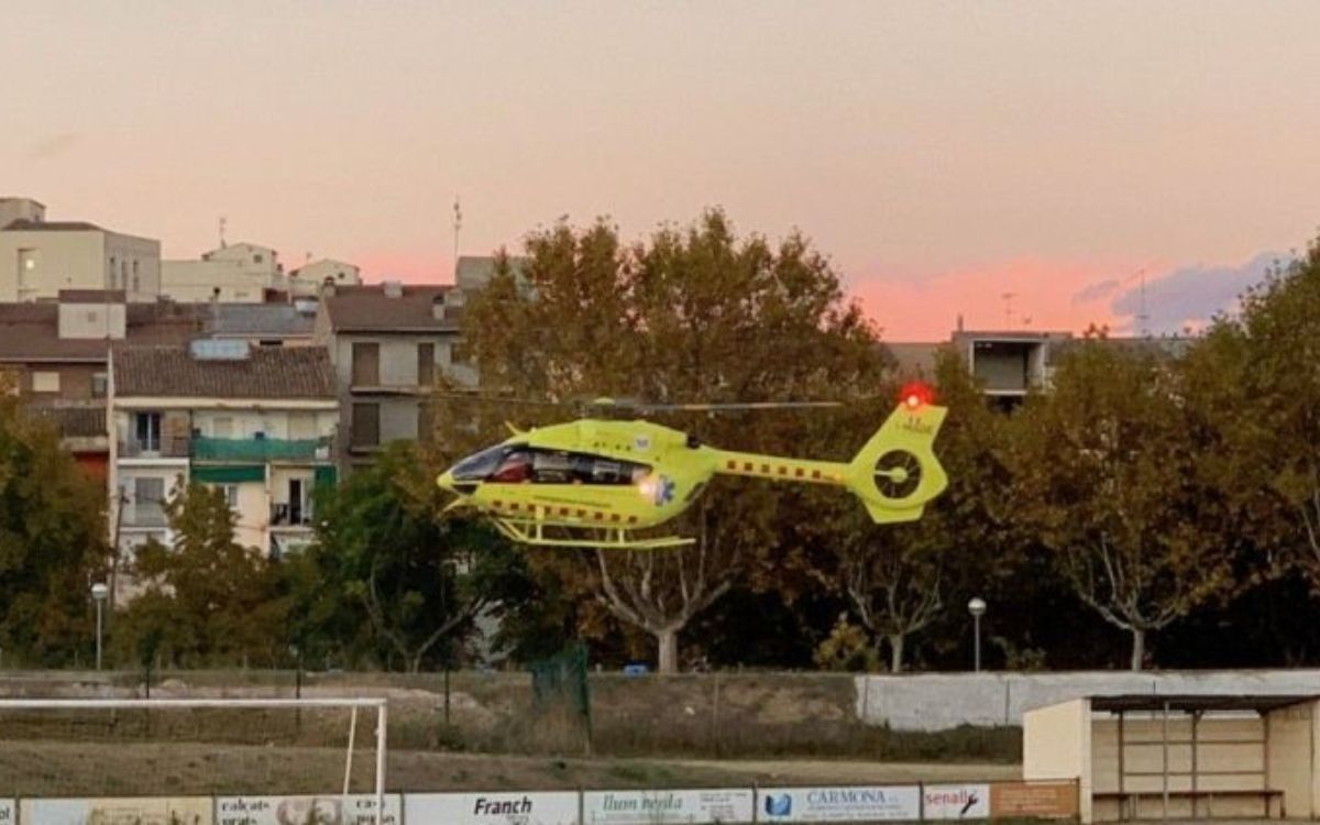 Un helicòpter del SEM aterrant a la base de Tremp.