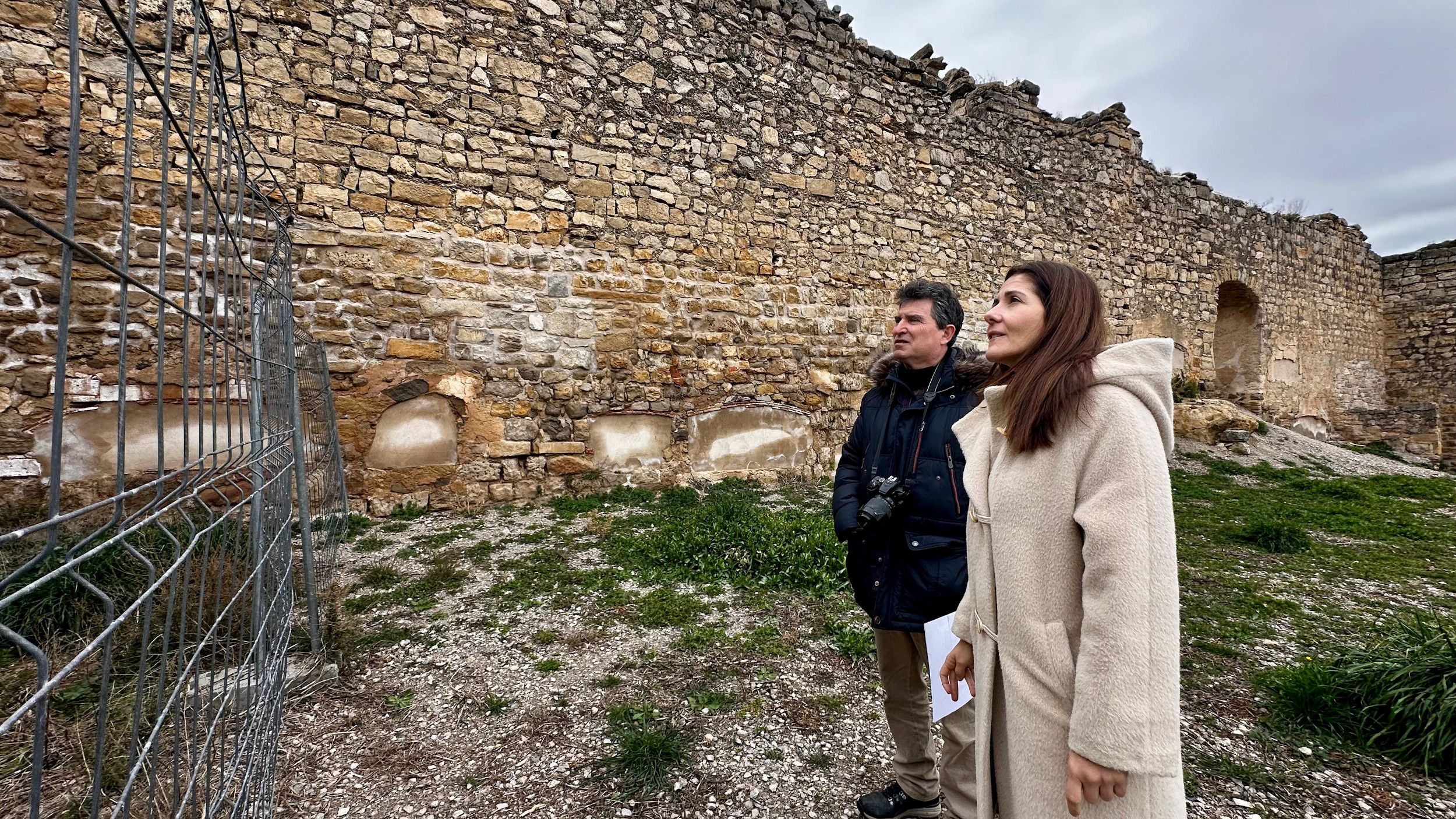 La diputada de Serveis Tècnics de la Diputació de Lleida, Cristina Morón, durant una visita al castell de Guimerà