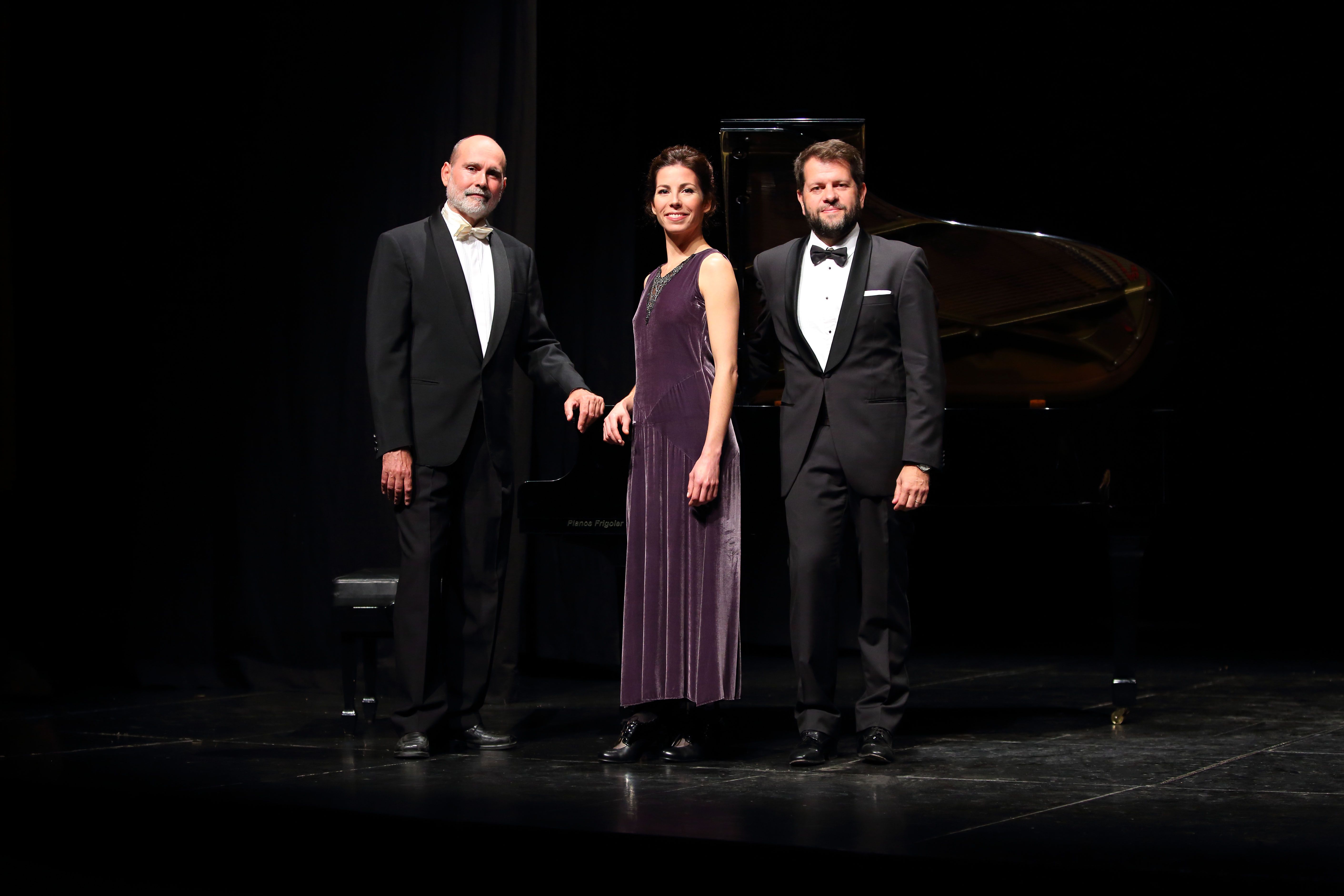 El tenor Roger Padullés, el pianista Francisco Poyato i l'actriu Paula Blanco oferiran el concert teatralitzat Enigma Garreta en el marc del Festival de Pasqua de Cervera