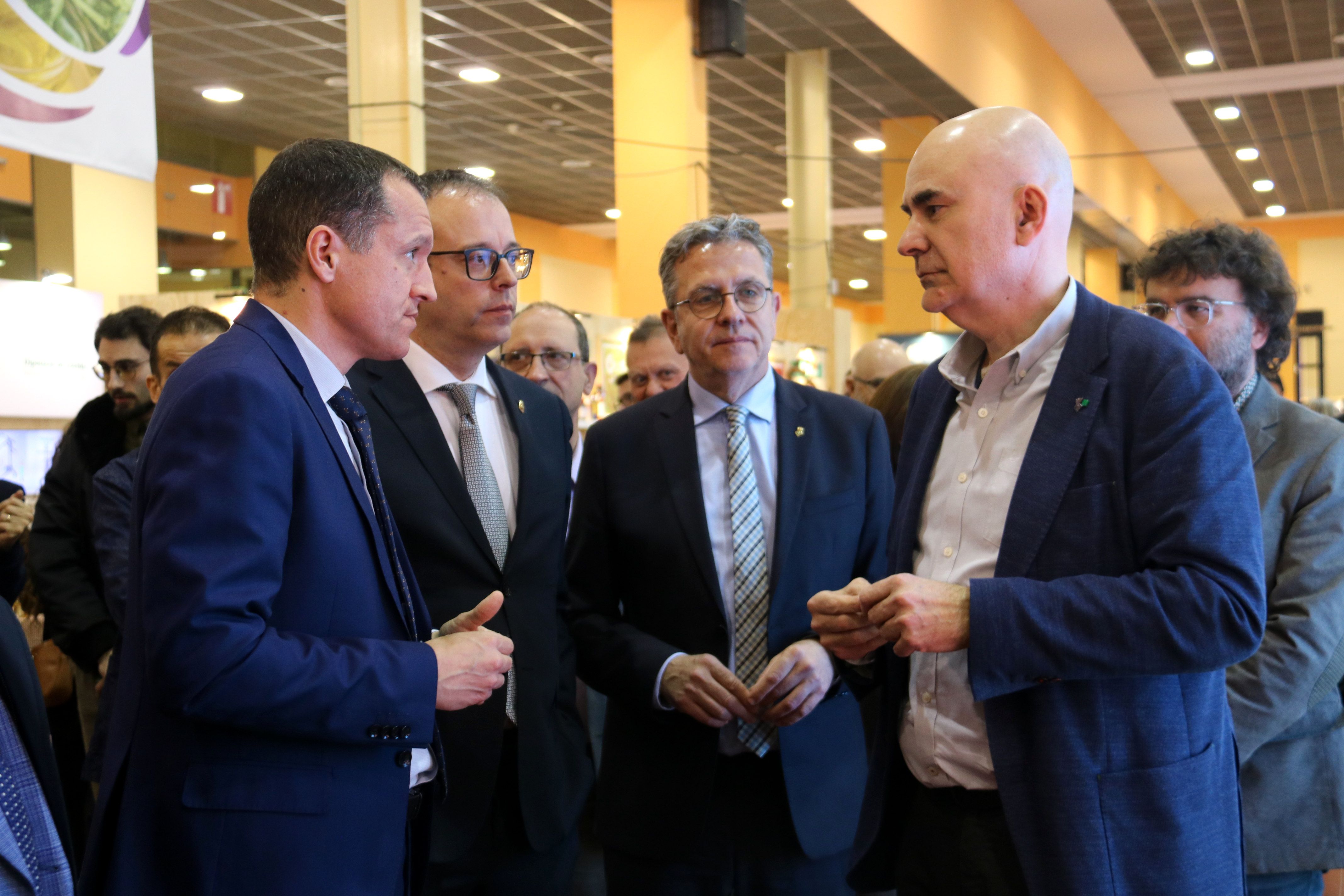 El conseller d'Agricultura, Òscar Ordeig, durant la seva visita institucional a la Fira de Sant Josep de Mollerussa