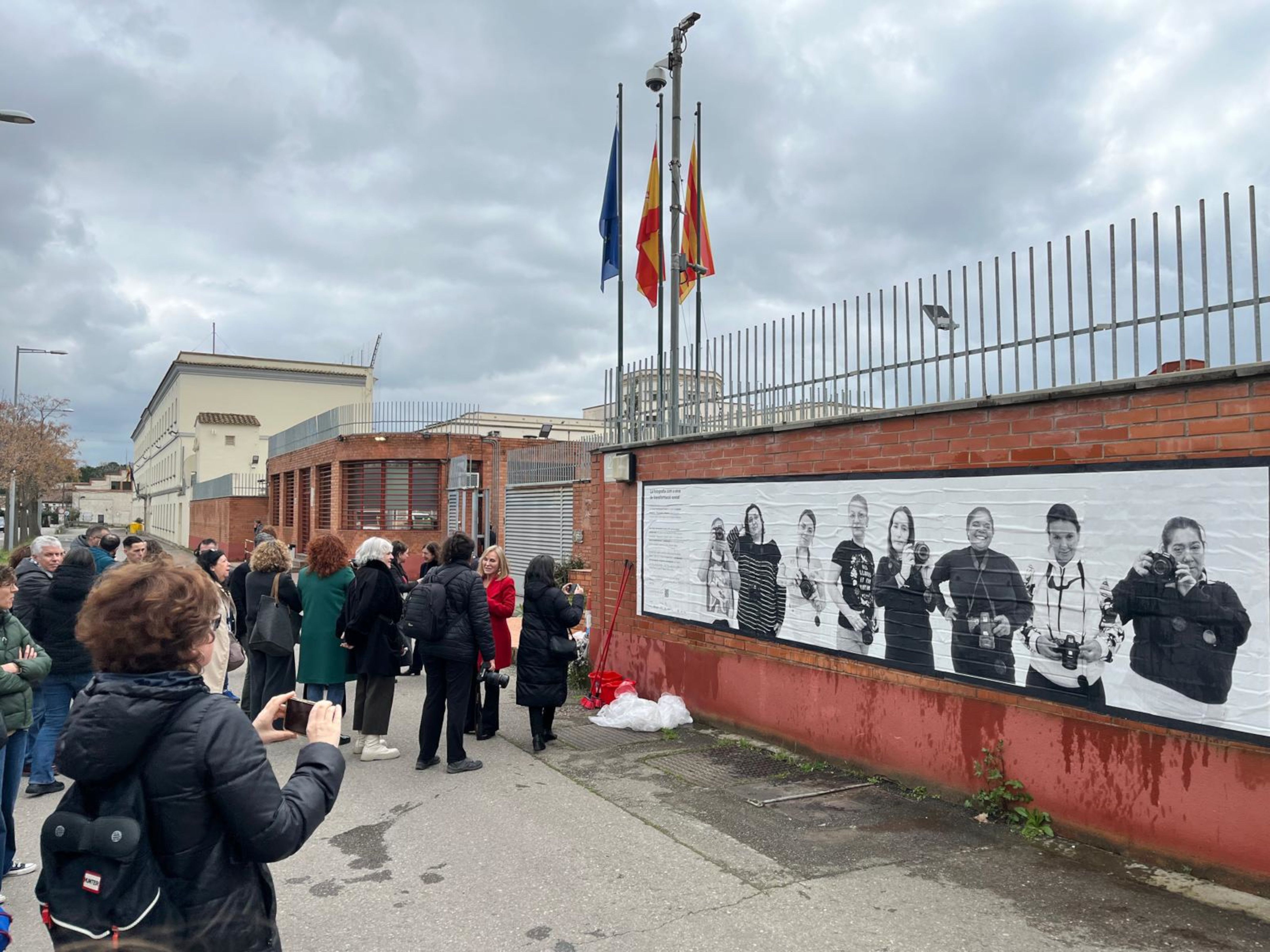 Mural del projecte Traspassant l'objectiu a l'exterior del centre penitenciari Ponent de Lleida