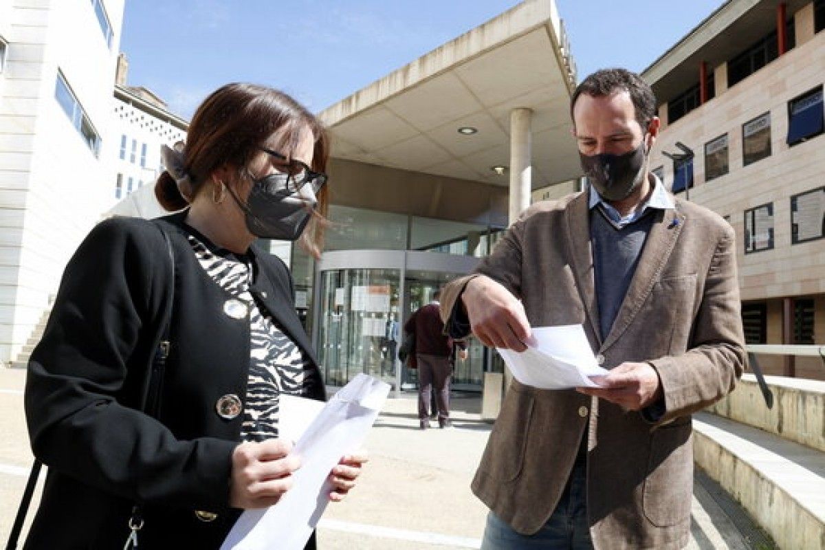 Jaume Moya i Elena Ferre, d'En Comú Podem, davant dels jutjats de Lleida 