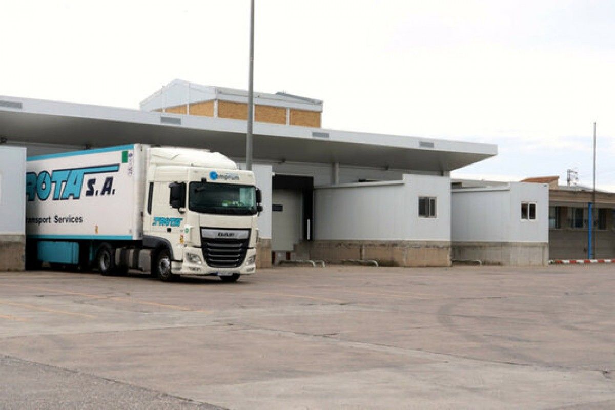 Un camió al punt duaner Edullesa a Lleida