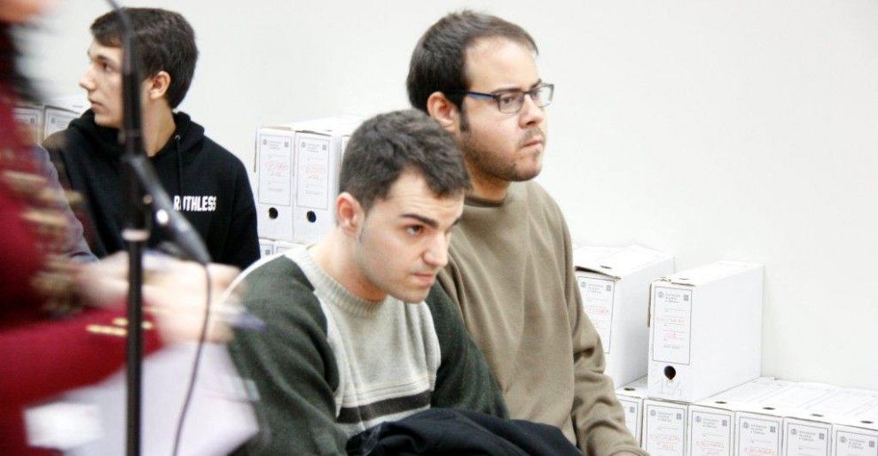 Imatge de Ciniko i Hasél al banc dels acusats