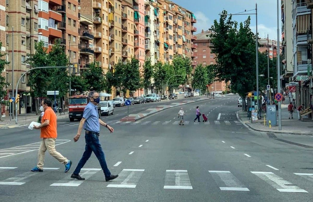 Imatge d'un carrer de Lleida semibuit durant el confinament