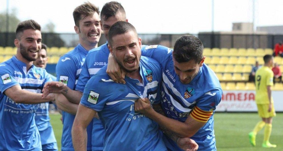 Imatge dels jugadors del Lleida celebrant un gol