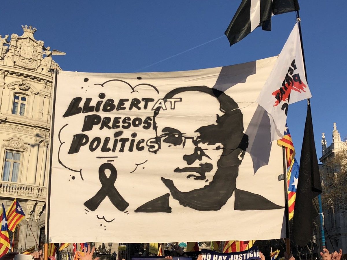 Pancarta a favor de la llibertat de Jordi Turull