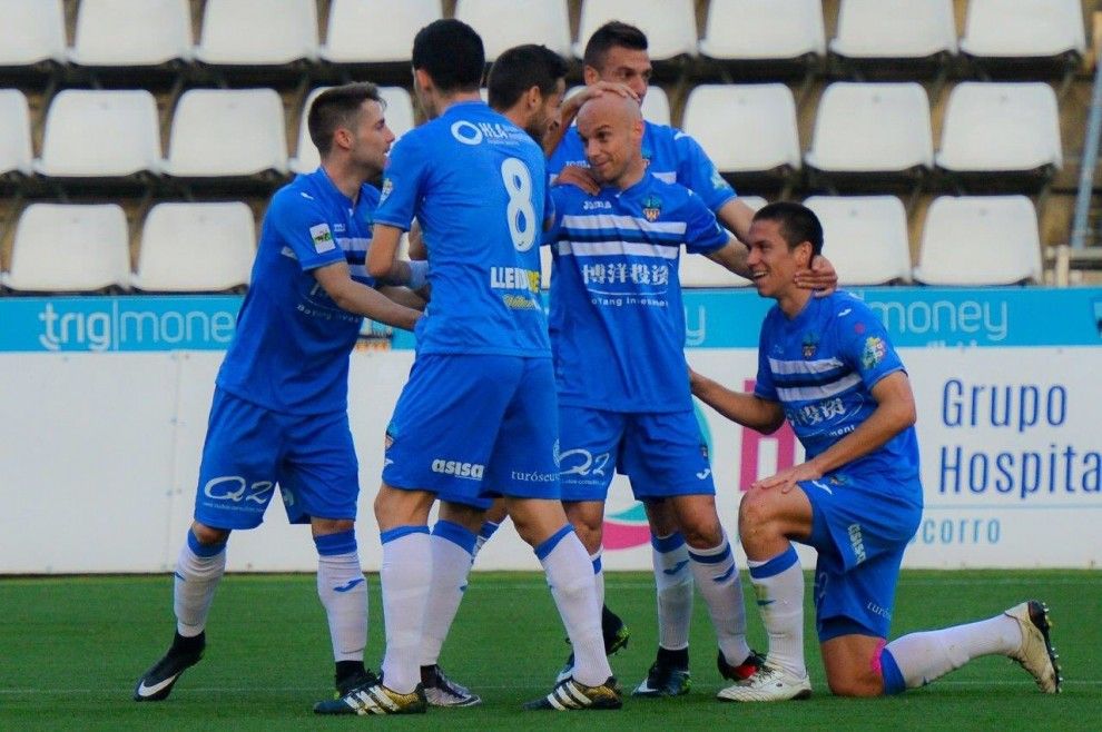 Els jugadors del Lleida celebrant un gol