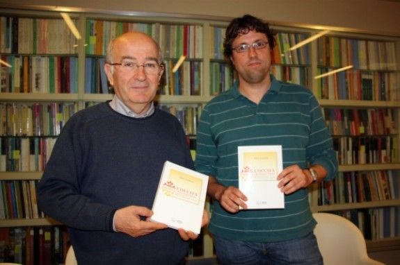 D'esquerra a dreta: el director de Pagès Editors, Lluís Pagès, i el doctor en Filologia Catalana i professor de llengua i lingüística occitanes a la Universitat de Lleida (UdL), Aitor Carrera.