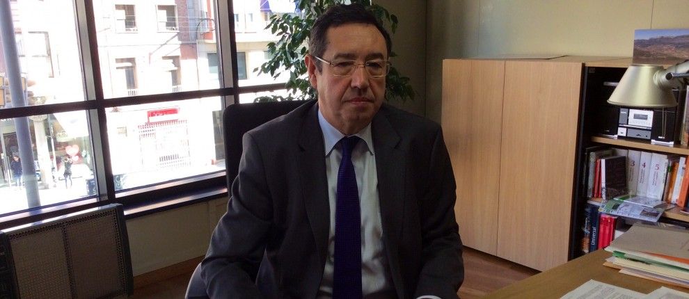 Ramon Farré al seu despatx de la Delegació del Govern a Lleida 