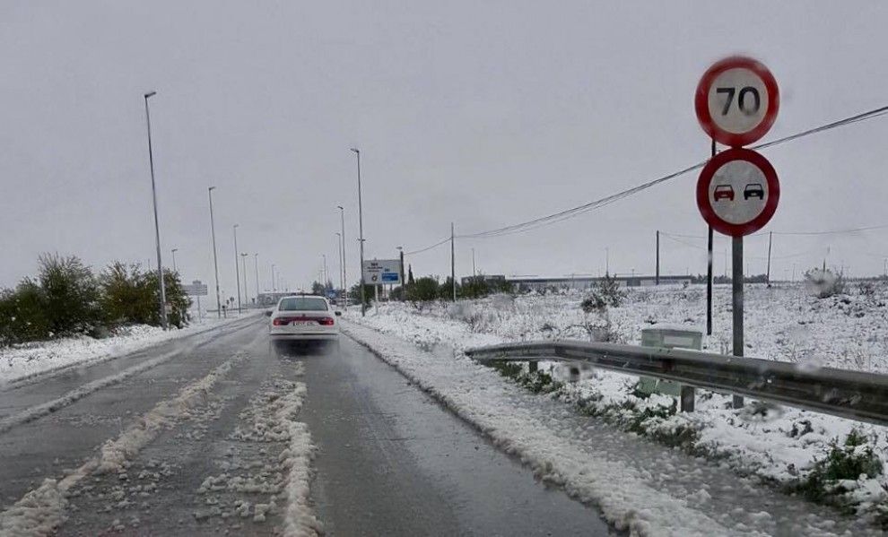 Imatge d'una carretera amb neu aquest dissabte