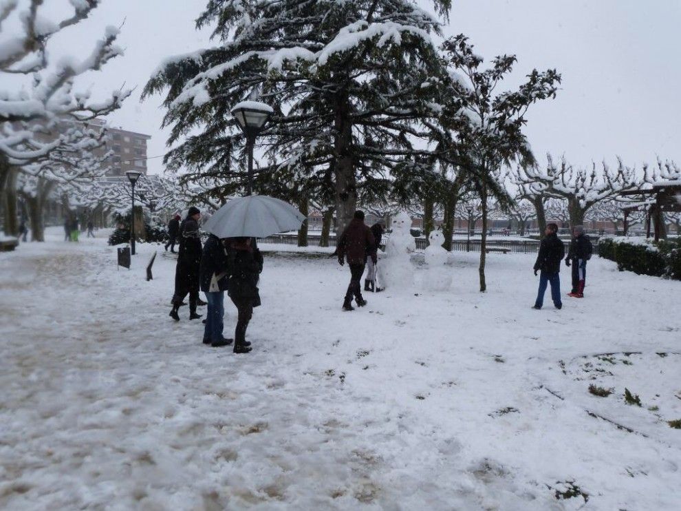Ninots de neu al parc del Terrall de Borges Blanques 