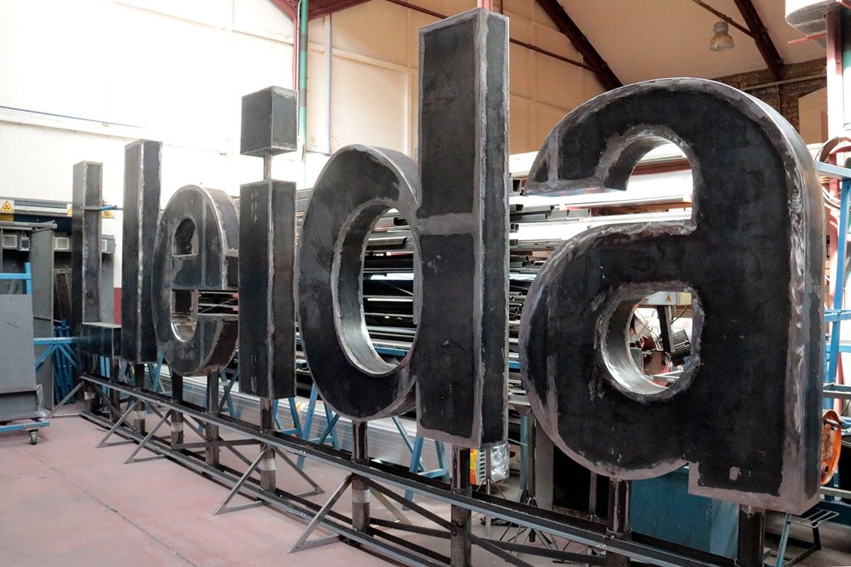 Les lletres de grans dimensions amb el nom de Lleida a les instal·lacions de l'IMO.
