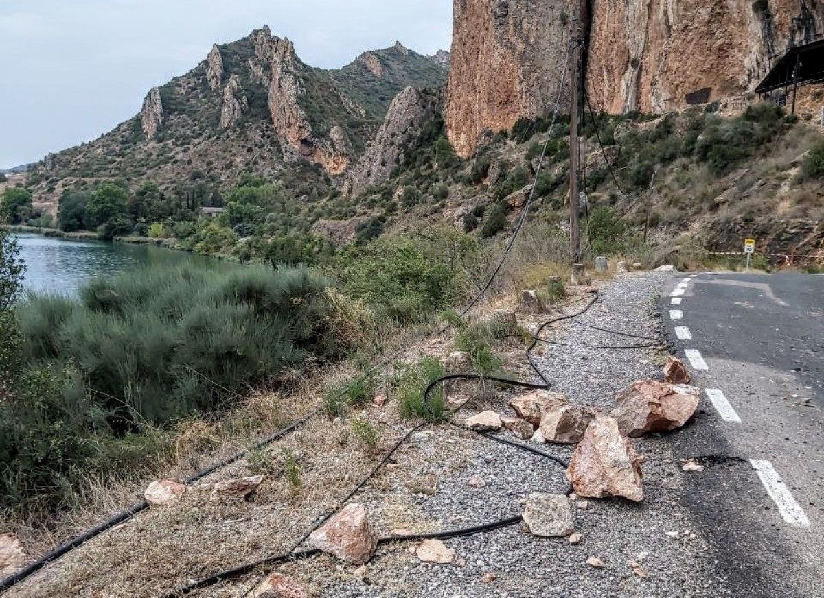 Imatge de la carretera amb roques