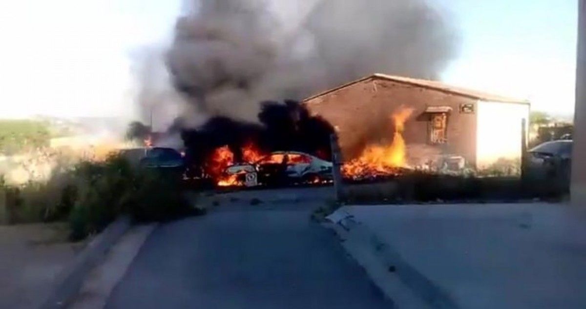 Imatge de l'incendi dels vehicles