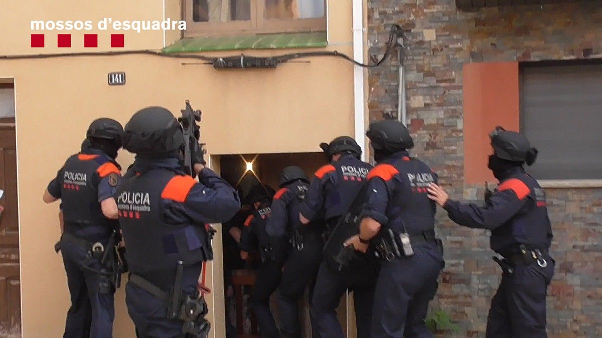 Operatiu dels Mossos a Vilanova de Bellpuig per arrestar els sospitosos i recuperar material robat