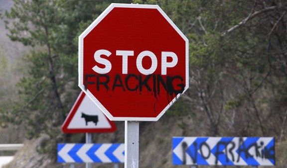 Pintada contra el «fracking» al Ripollès