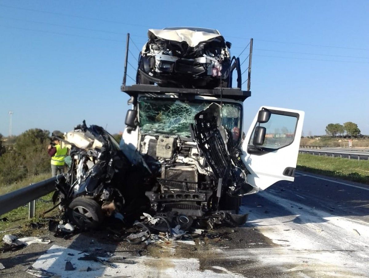 Imatge d'un vehicle en un accident mortal a Alcarràs