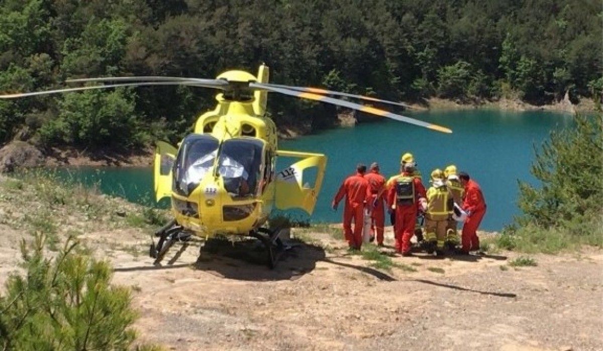 Un helicòpter del SEM ha traslladat el ferit crític fins a l'hospital Sant Pau de Barcelona