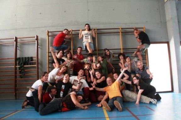 Imatge dels alumnes participants al curs de teatre i expressió corporal a la Seu.