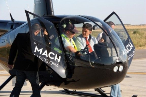 El conseller Recoder ha pujat a l'helicòpter que operarà des d'aquest dijous a Alguaire.