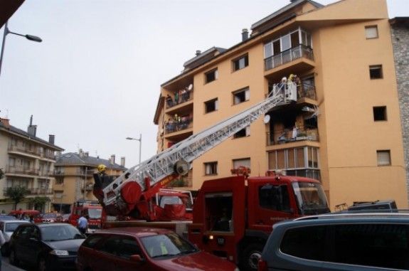 L'incendi es va produir en un immoble situat al número 30 de l'avinguda Catalunya de Puigcerdà.