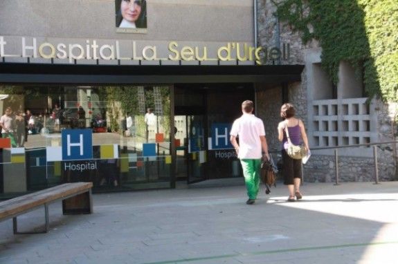 Imatge de l'entrada del Sant Hospital de la Seu d'Urgell.