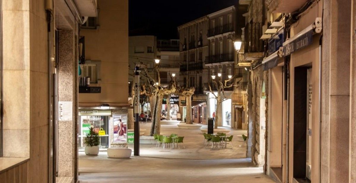 Imatge d'un carrer de Mollerussa amb el nou enllumenat