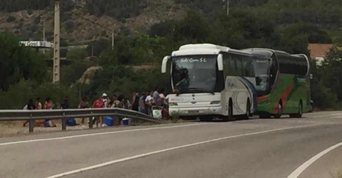 Imatge d'un bus amb turistes a Camarasa