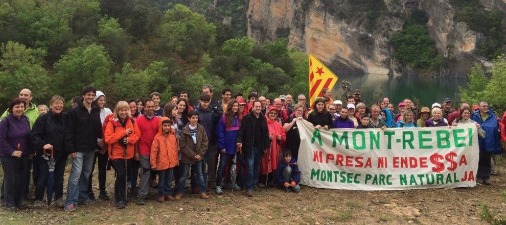 Una caminada popular ha reclamat el Parc Natural del Montsec