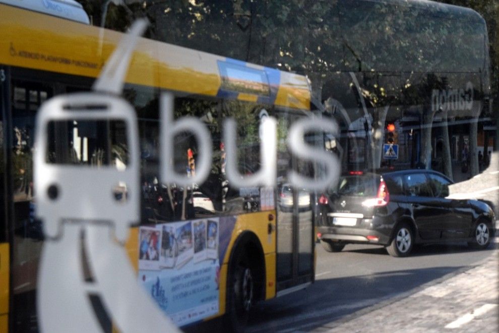 Imatge d'un bus en una parada de Lleida