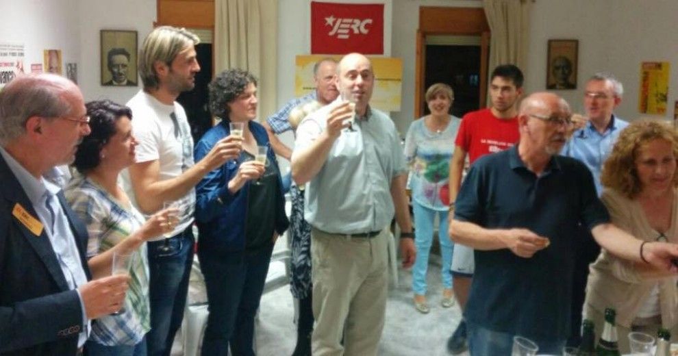 Jordi Ignasi Vidal, al centre, brindant