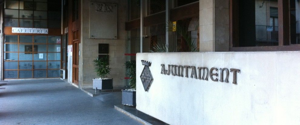 L'entrada de l'Ajuntament de Balaguer