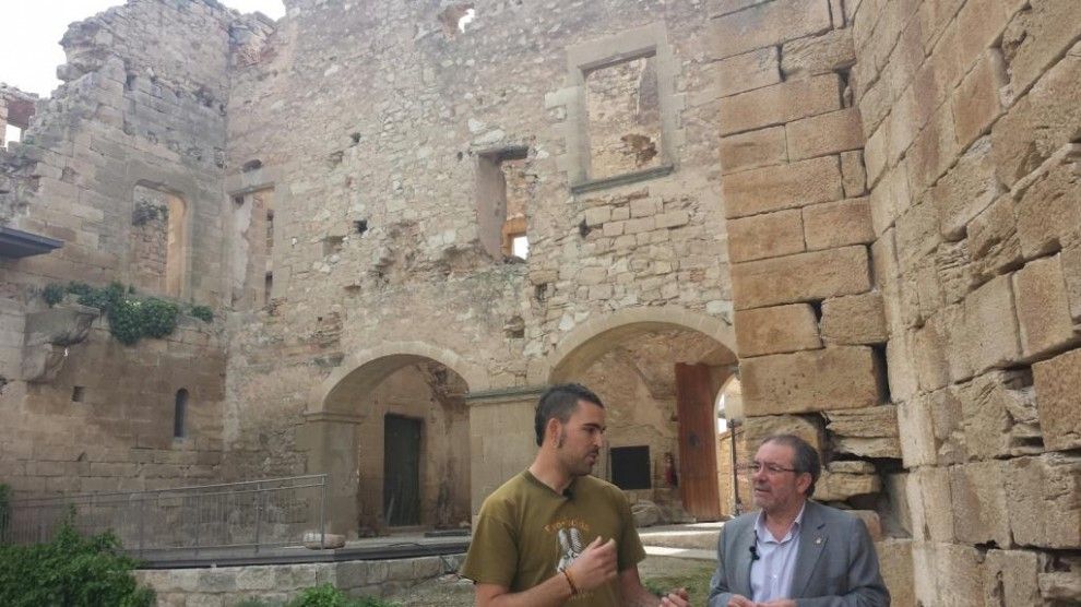 El president de la Diputació de Lleida, Joan Reñé, visitant el castell de Maldà. 