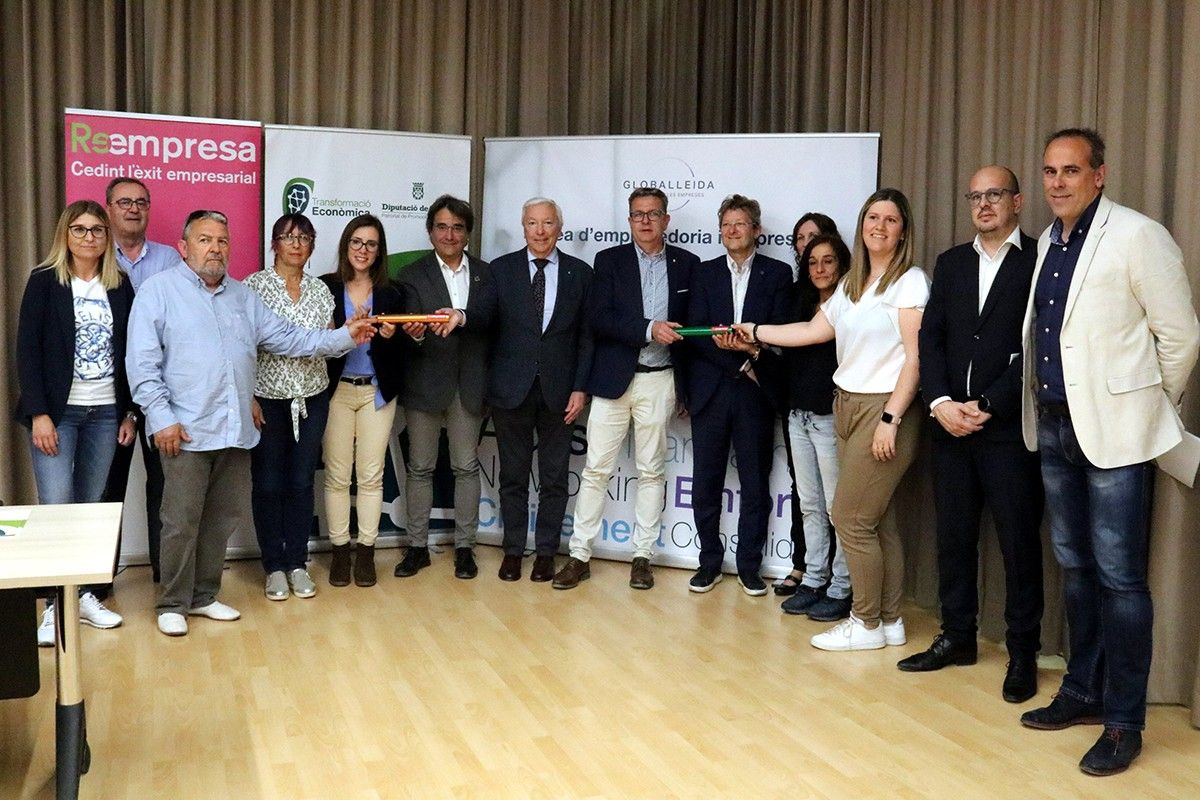 Els presidents de la Diputació de Lleida, Joan Talarn, i de Cecot, Antoni Abad, amb altres autoritats i empresaris.