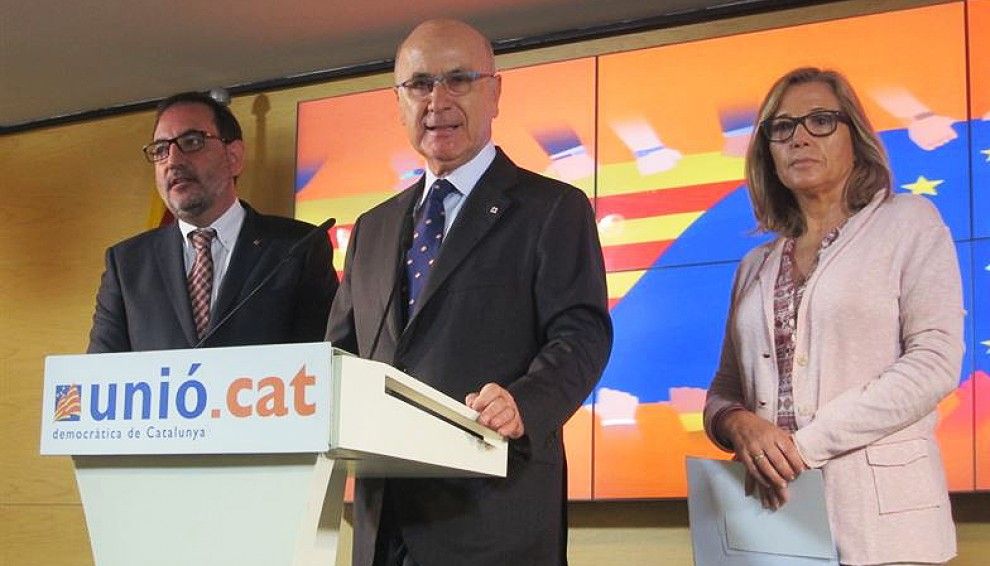 Josep Antoni Duran i Lleida en roda de premsa a la seu d'Unió al costat del secretari general, Ramon Espadaler, i la vicepresidenta del Comitè de govern, Joana Ortega