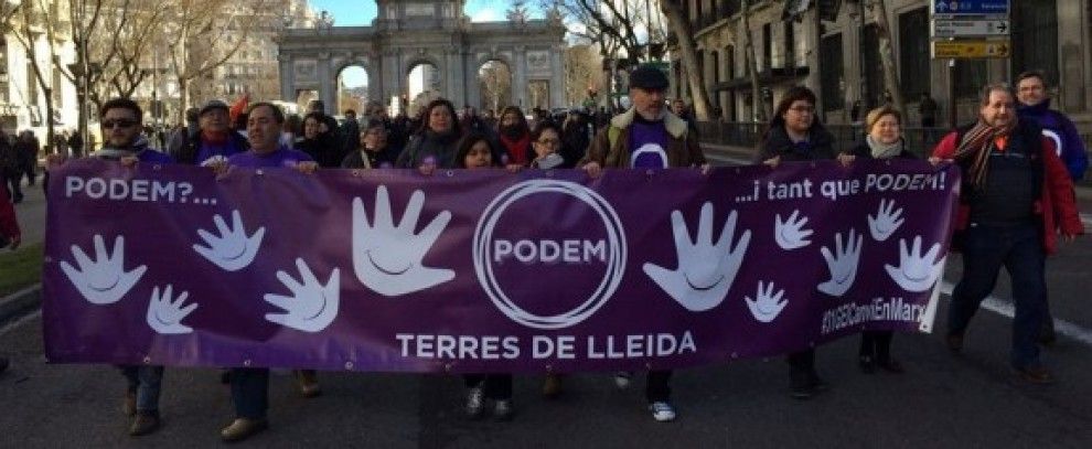 Membres de Podemos de Lleida, en una manifestació 