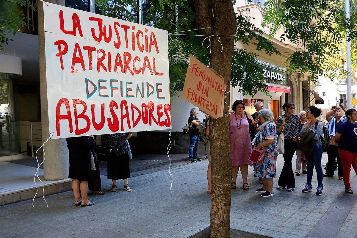 Pancarta al Consolat d'Uruguai