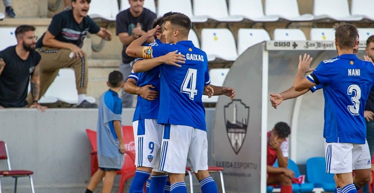 Jugadors celebrant un gol