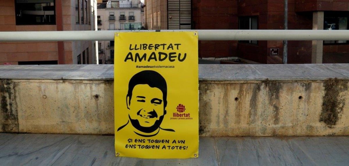 Imatge d'un cartell de suport a Amadeu Roca