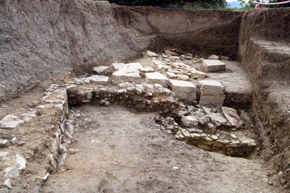 Excavacions recents a la zona de l’hort del Cavaller han deixat al descobert parts de la muralla