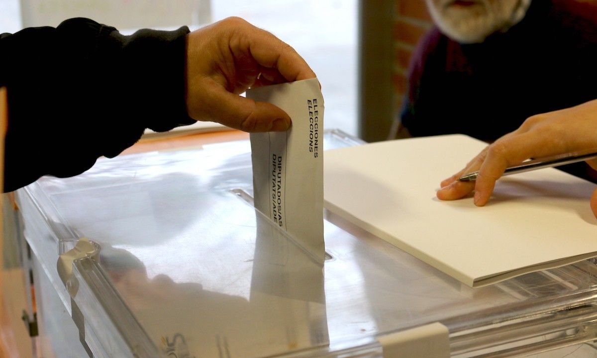 Imatge d'una persona votant