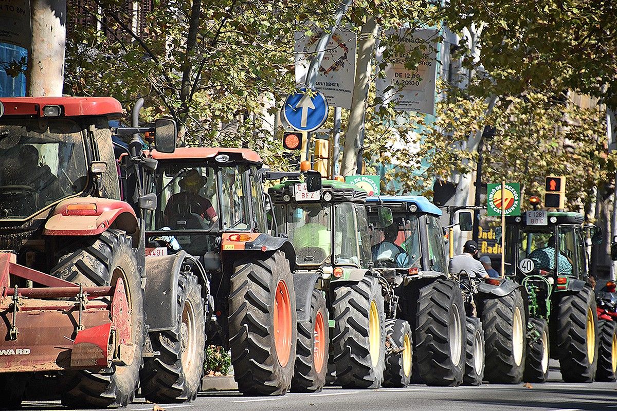 Una tractorada pel centre de Barcelona