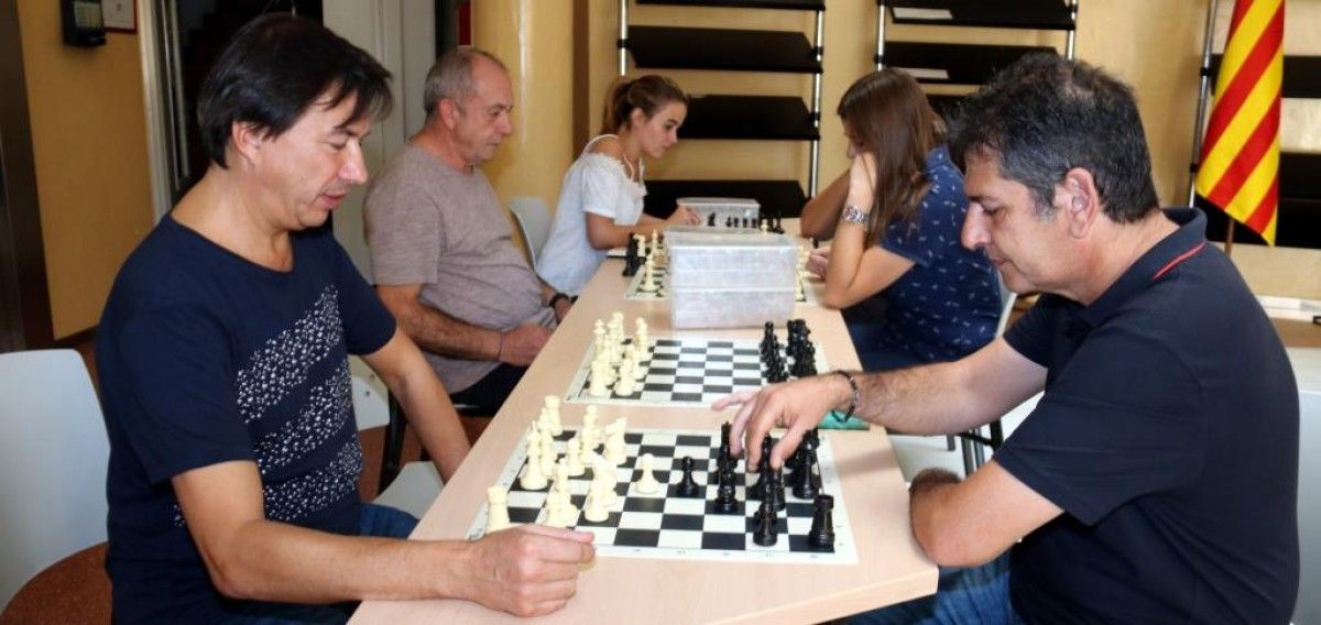 Alguns dels participants en el taller d'escacs