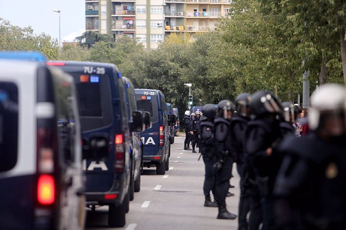 El desplegament de la Policia Nacional espanyola per evitar el referèndum