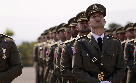 Alguns dels oficials de l'exèrcit espanyol, amb diplomes.