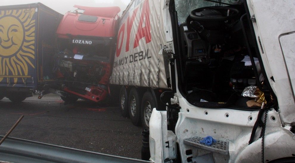 Imatge d'un accident entre camions a l'AP-2