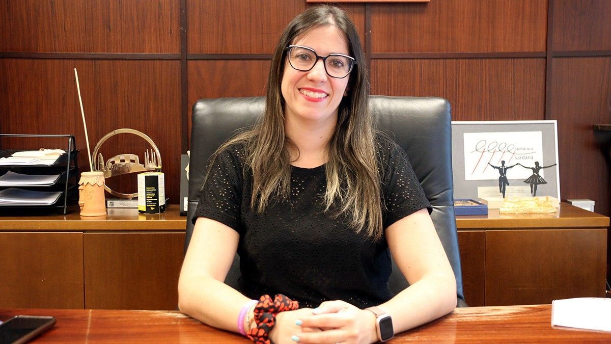 L'alcaldessa de Balaguer, Lorena González, al seu despatx.